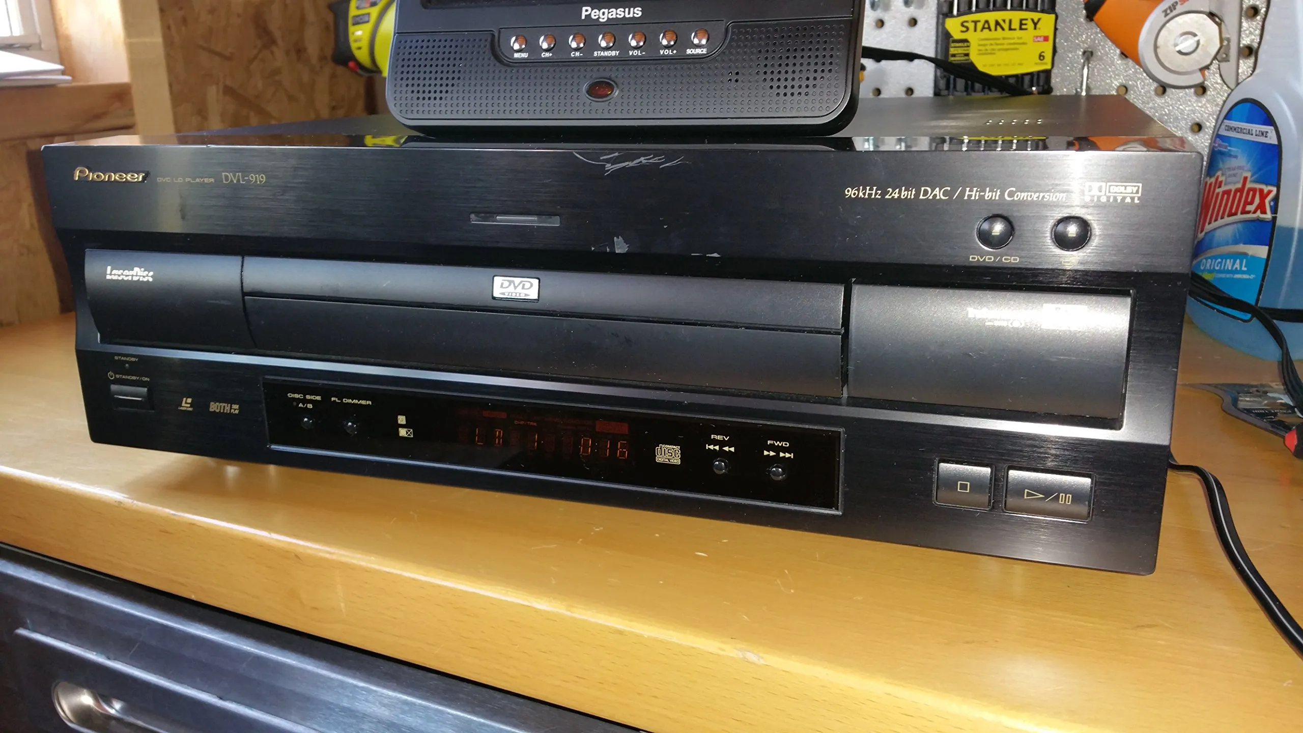 Pioneer DVL-919 Multi-Format DVD, LaserDisc, and CD Player with Component Video Output