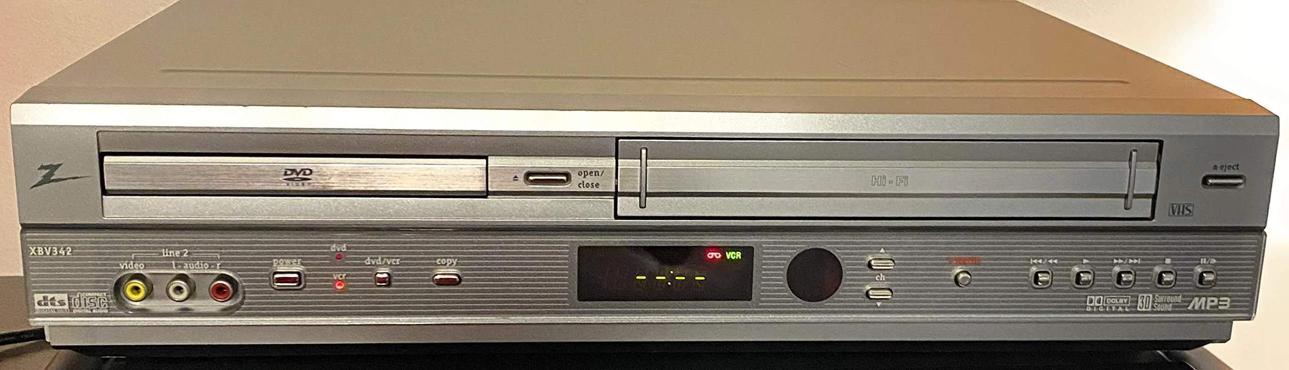 Zenith XBV342 Progressive-Scan DVD-VCR Combo with Hi-Fi Stereo, Multiple Outputs, and 19-Micron Heads